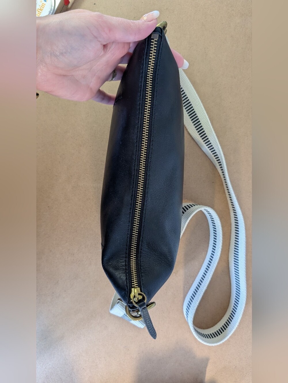 Madewell The Leather Caribiner Crossbody Sling Bag, Black Leather Purse - Picture 6 of 15